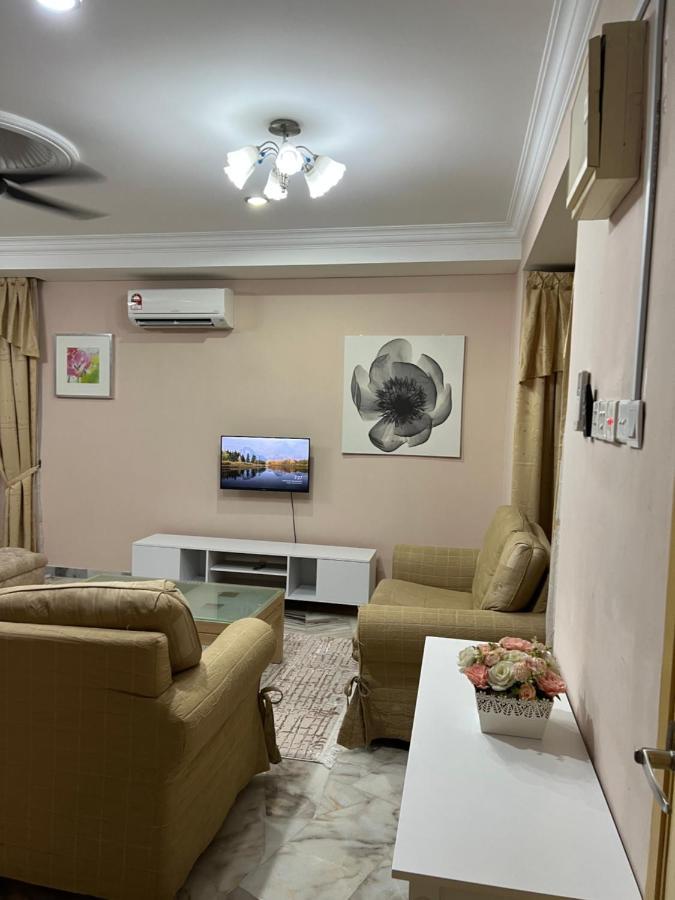 D'Lestari Homestay Сері-Кембанган Екстер'єр фото