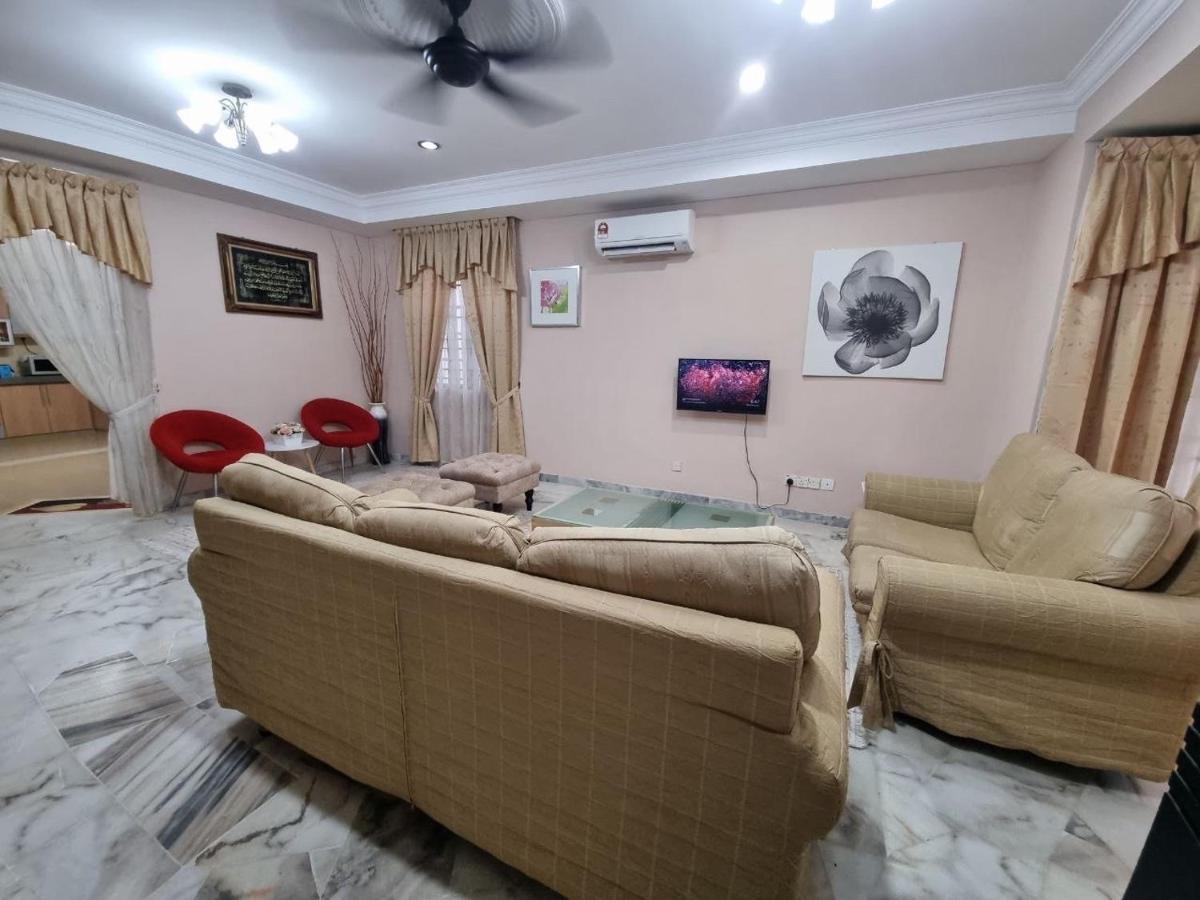 D'Lestari Homestay Сері-Кембанган Екстер'єр фото
